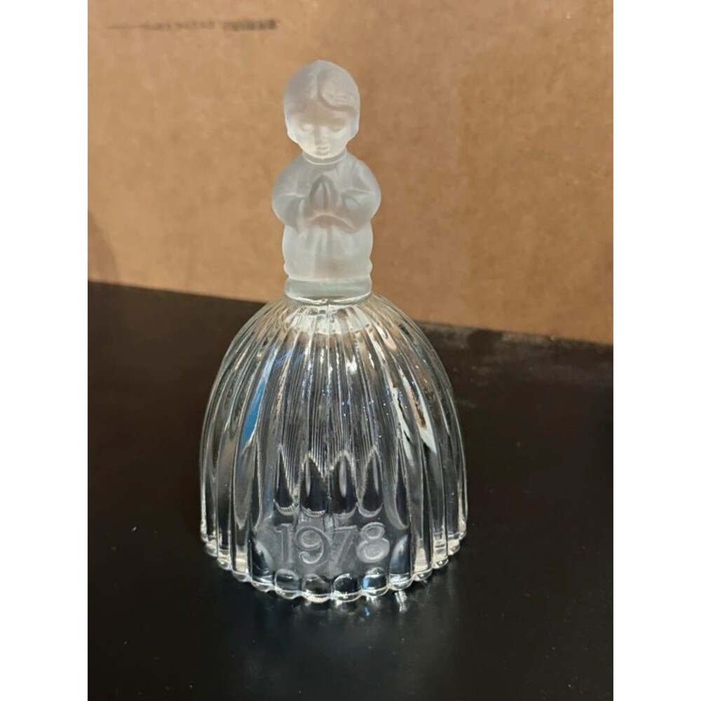 1978 Annual Crystal Glass Bell (First Edition)